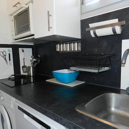 Apartment 2 Pieces 4 Pers Avec Parking Et Espace Exterieur Au Lavandou - Fr-1-251-792 *