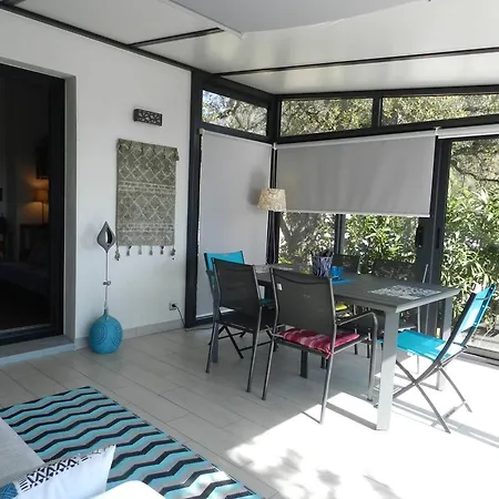 2 Pieces 4 Pers Avec Parking Et Espace Exterieur Au Lavandou - Fr-1-251-792 Apartment *